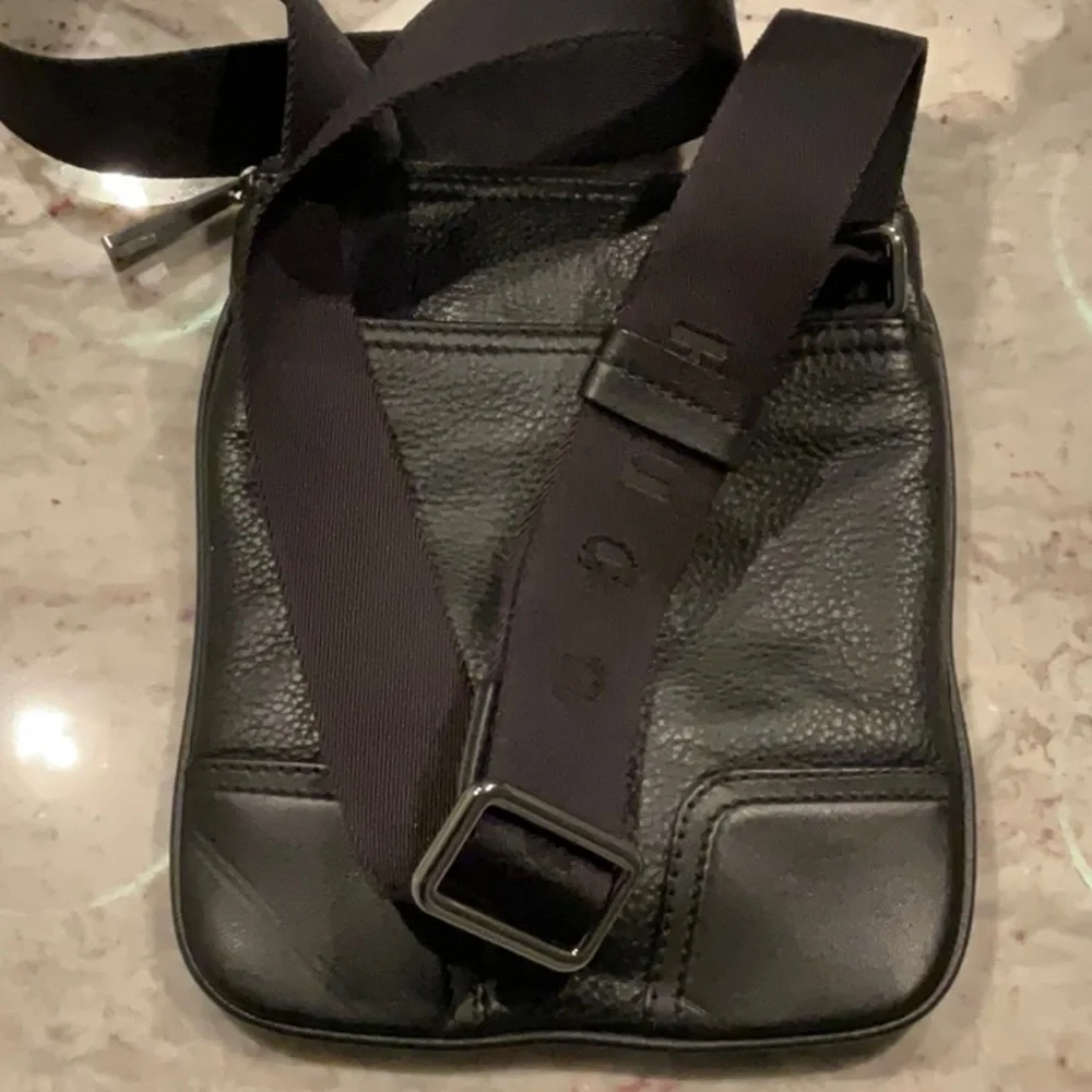 Hugo BOSS Black Magma 💯 leather Bag. Unisex